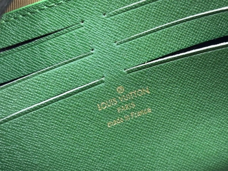 LV Wallets 4233G-0391