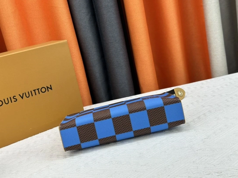 LV Wallets 4233G-0393
