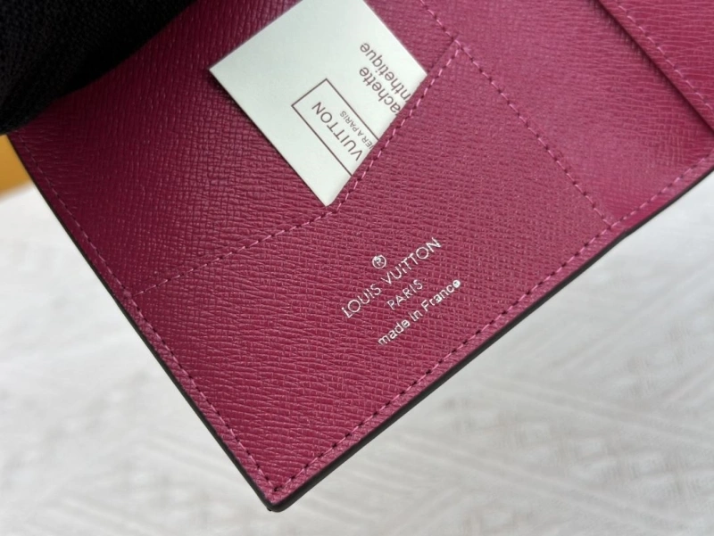 LV Wallets 4233G-0565