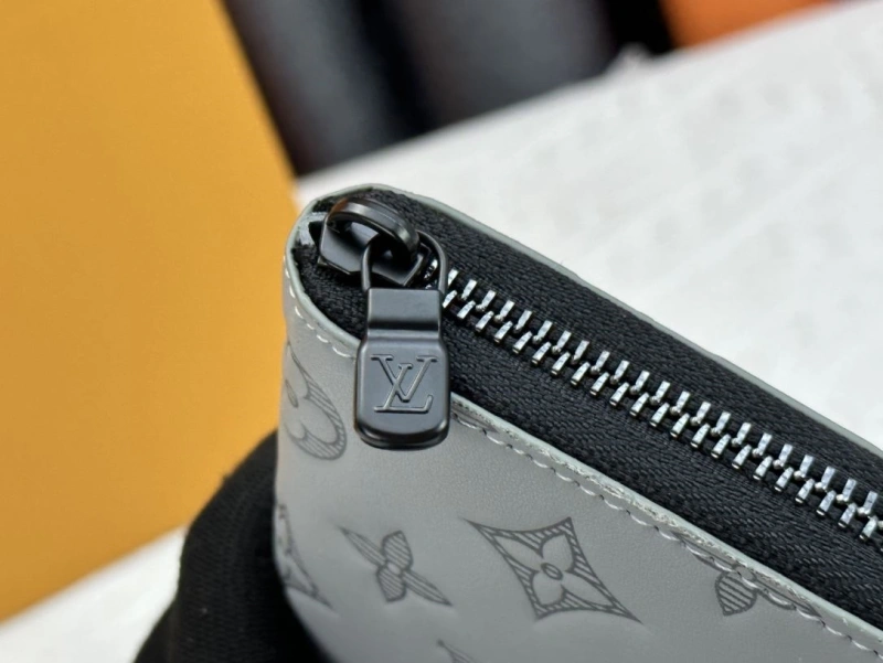 LV Wallets 4233H-0345