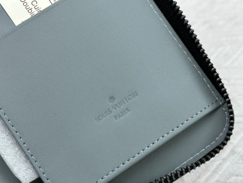 LV Wallets 4233H-0345