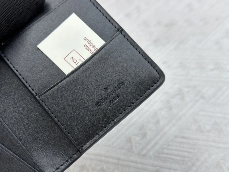 LV Wallets 4233H-0352