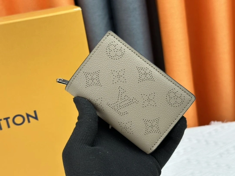 LV Wallets 4233H-0399