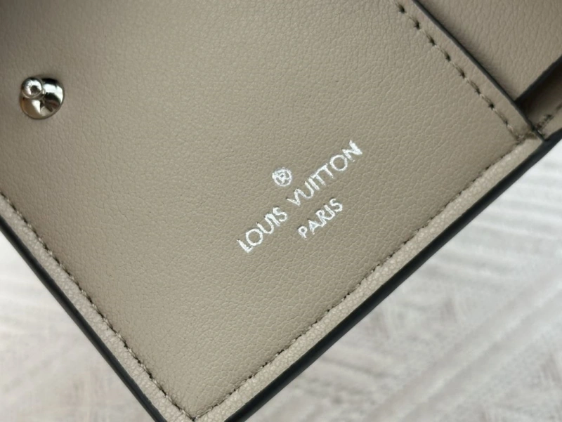 LV Wallets 4233H-0399