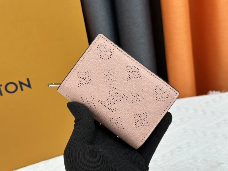 LV Wallets 4233H-0400