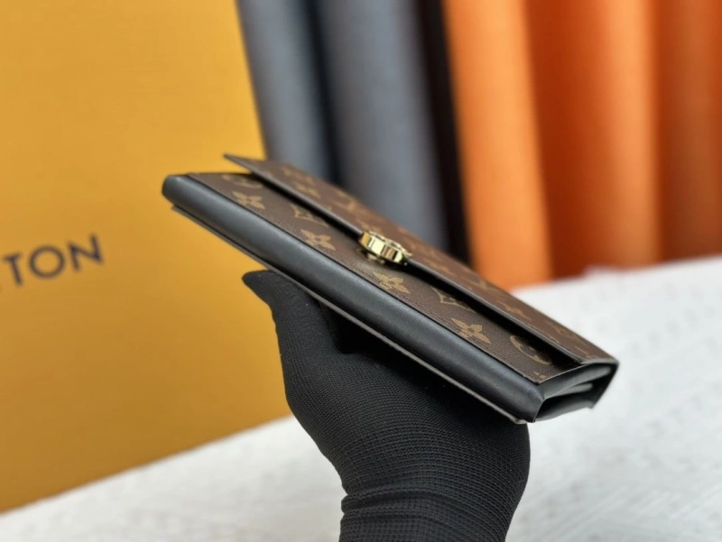LV Wallets 4233H-0405