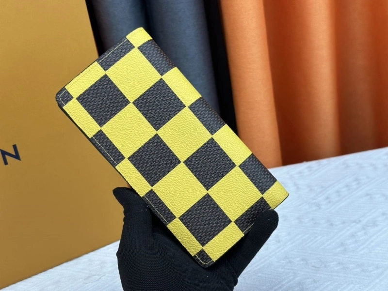 LV Wallets 4233H-0481