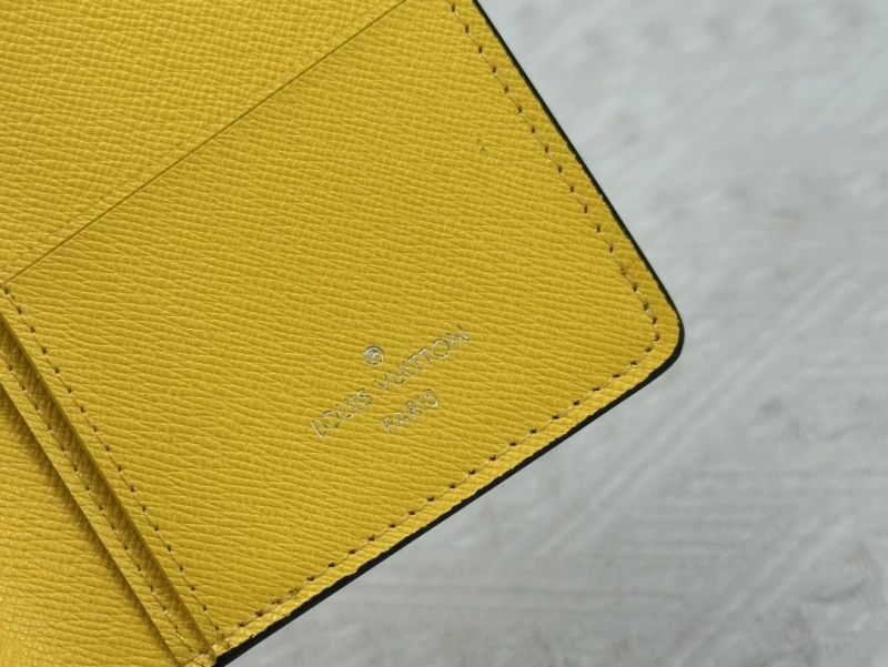 LV Wallets 4233H-0481