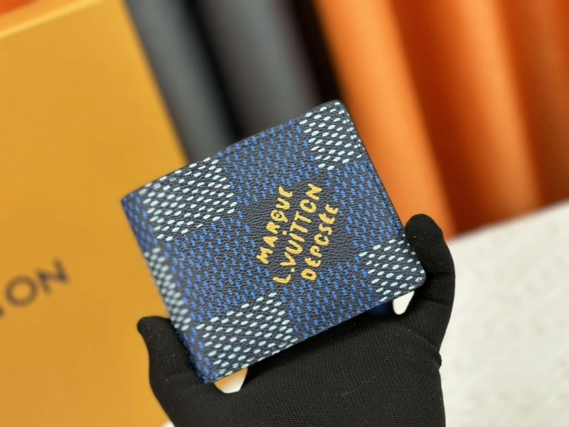 LV Wallets 4233H-0484