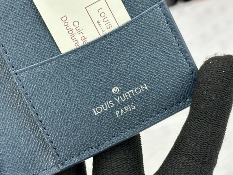 LV Wallets 4233H-0487