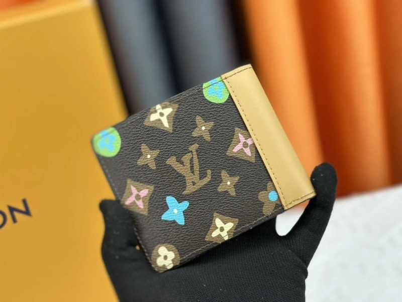 LV Wallets 4233H-0495