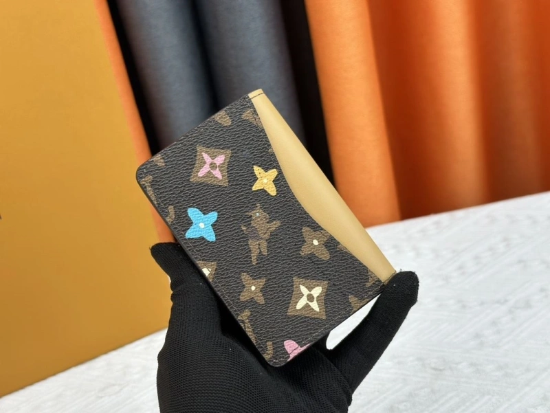 LV Wallets 4233H-0496