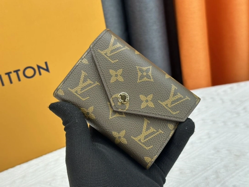 LV Wallets 4233H-0502