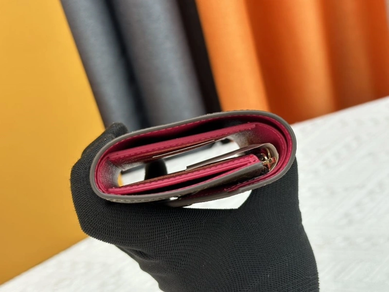 LV Wallets 4233H-0502