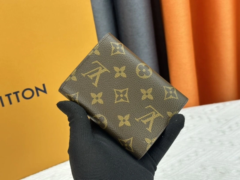 LV Wallets 4233H-0504