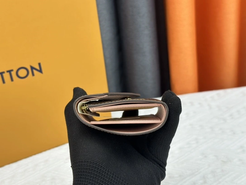LV Wallets 4233H-0506