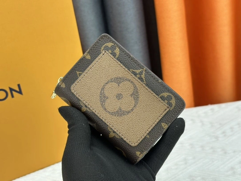 LV Wallets 4233H-0508