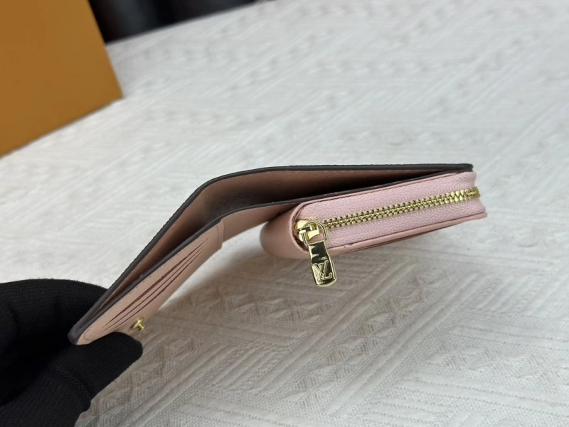 LV Wallets 4233H-0510