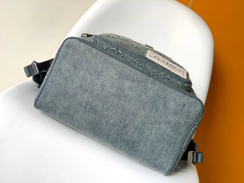 LV Backpacks 4233H-0685
