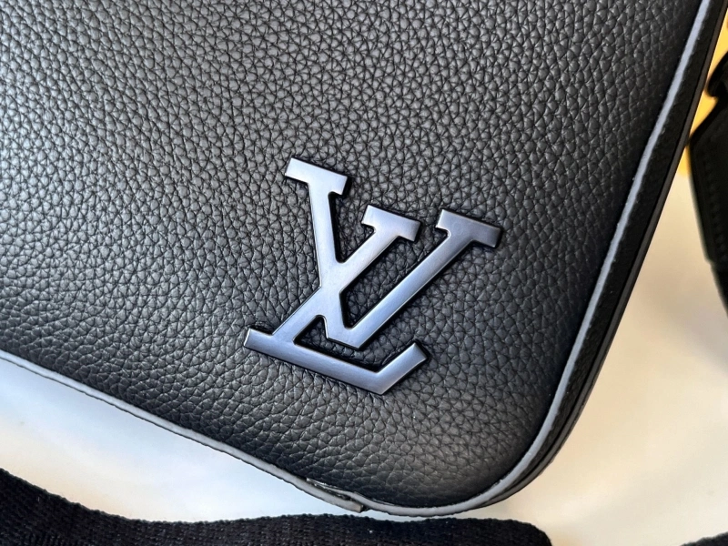 LV Mens Briefcases 4233H-0744