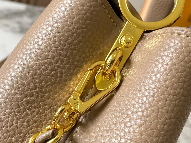 LV Capucines Bags 4233H-0843