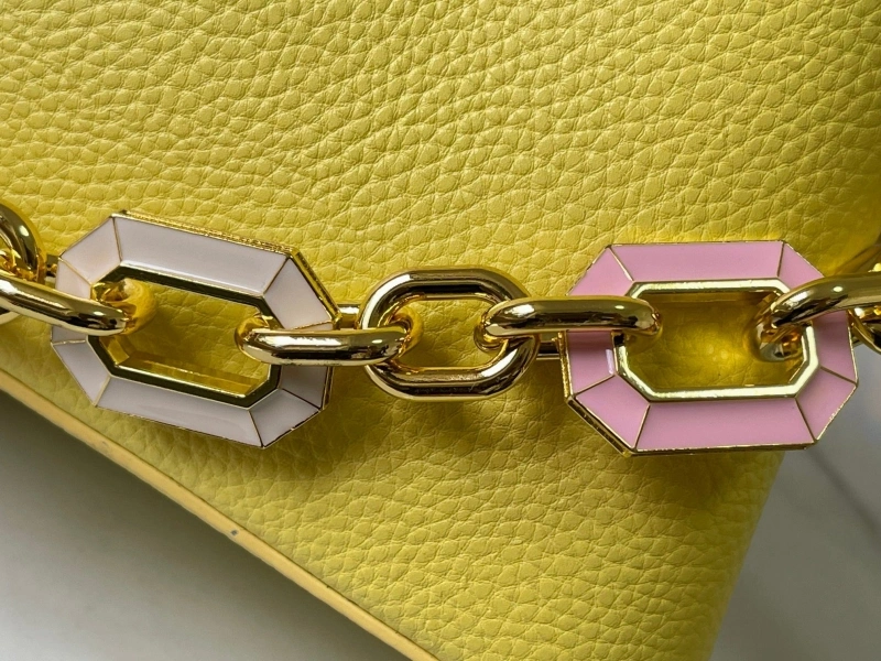 LV Capucines Bags 4233H-0871