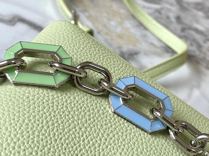LV Capucines Bags 4233H-0875
