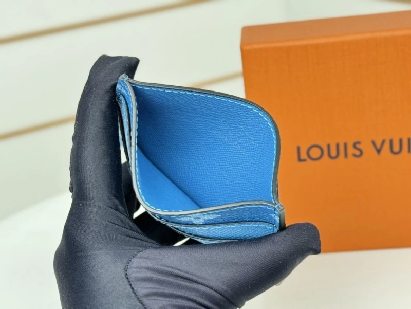 LV Wallets 4233H-0912