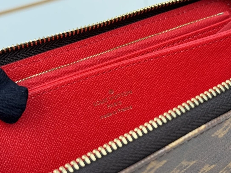LV Wallets 4233H-0918