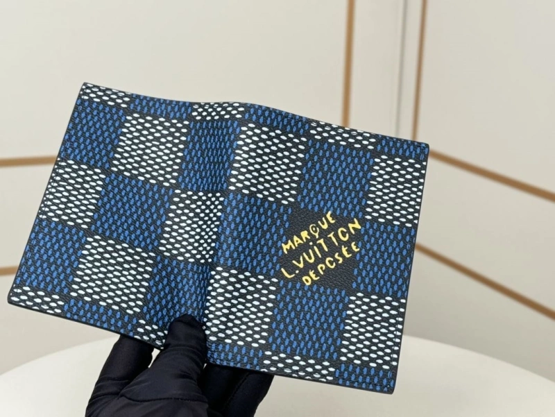 LV Wallets 4233H-0922