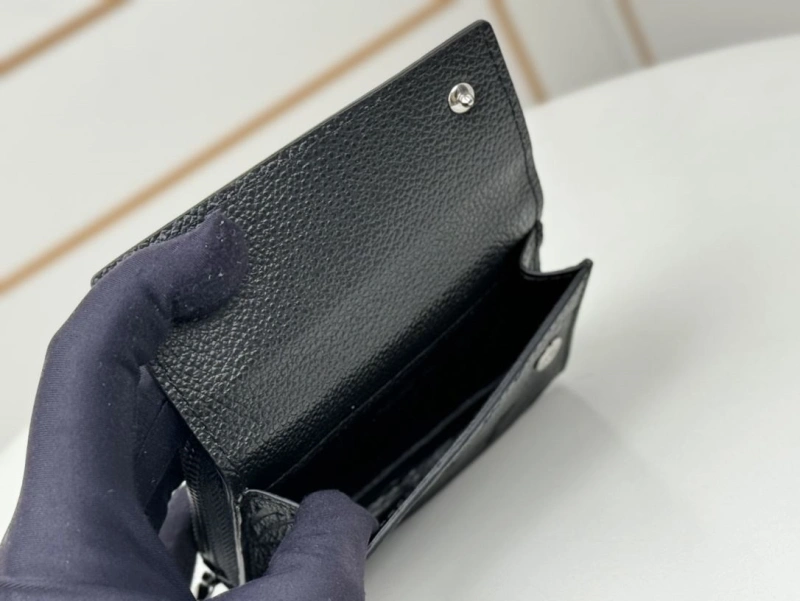 LV Wallets 4233H-0924