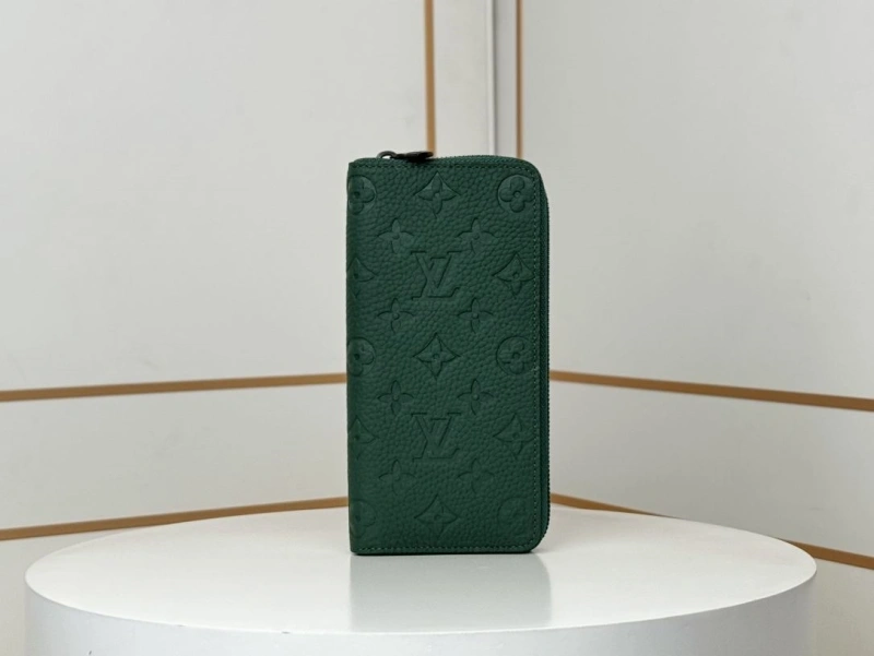 LV Wallets 4233H-0926