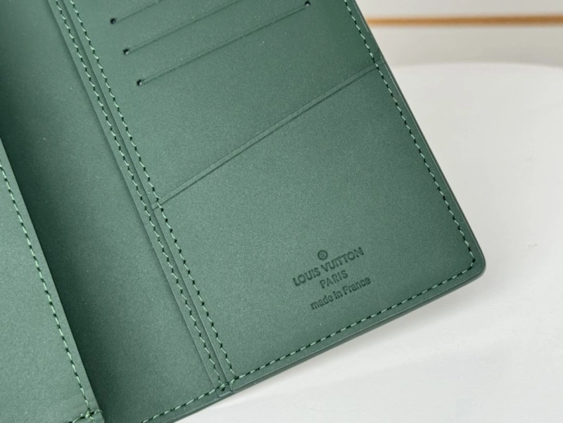 LV Wallets 4233H-0927
