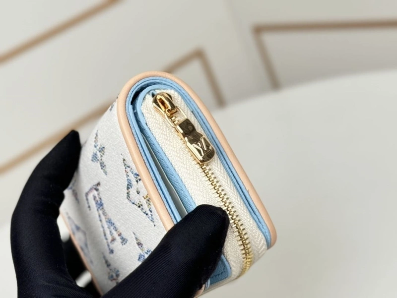 LV Wallets 4233H-0929