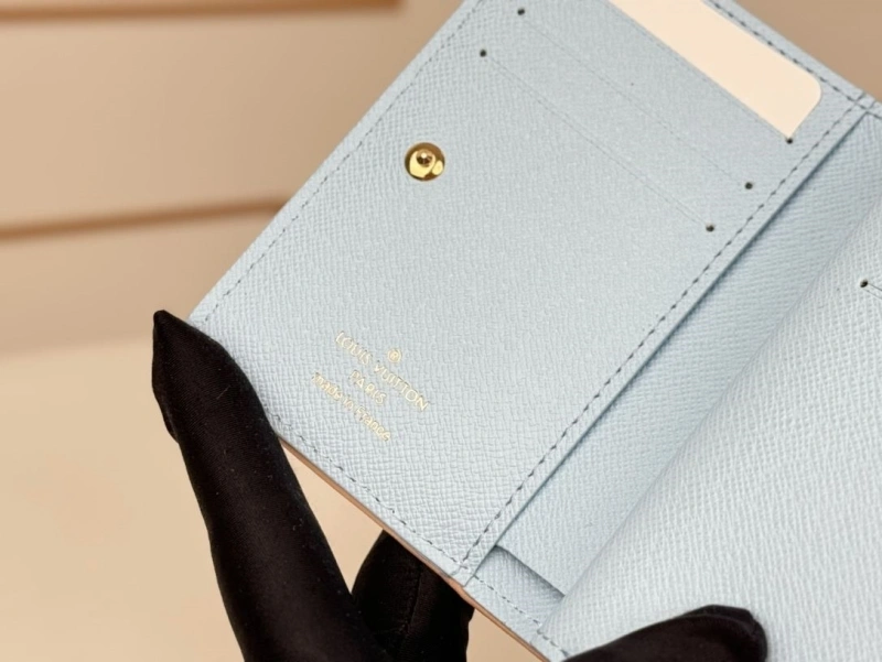 LV Wallets 4233H-0929