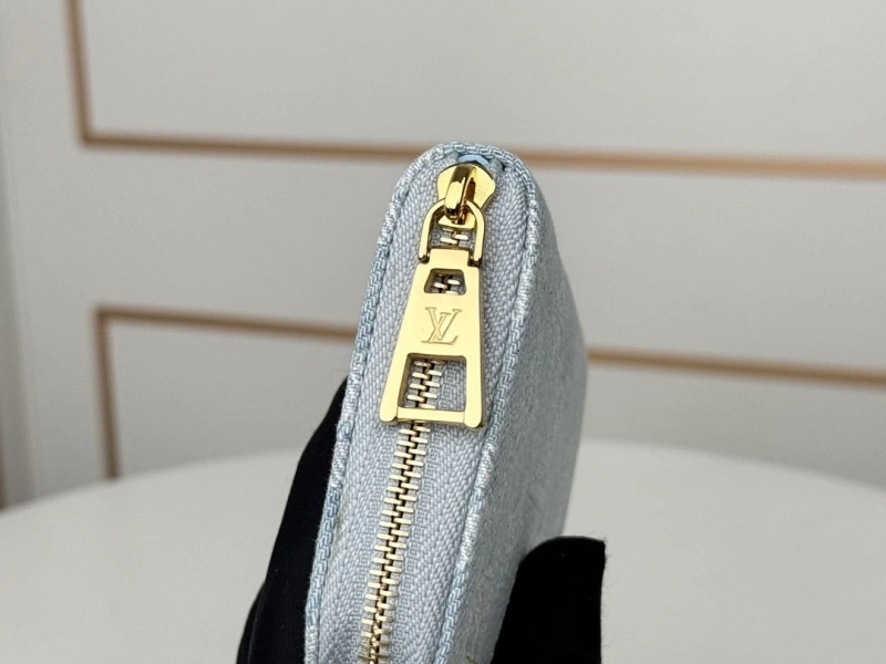 LV Wallets 4233H-0947