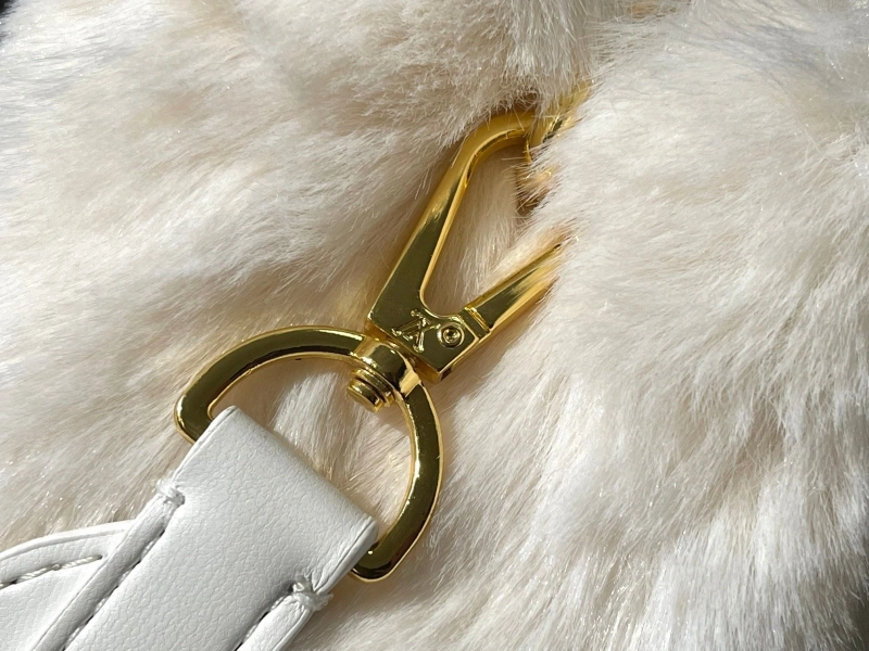 LV Capucines Bags 4233H-1195