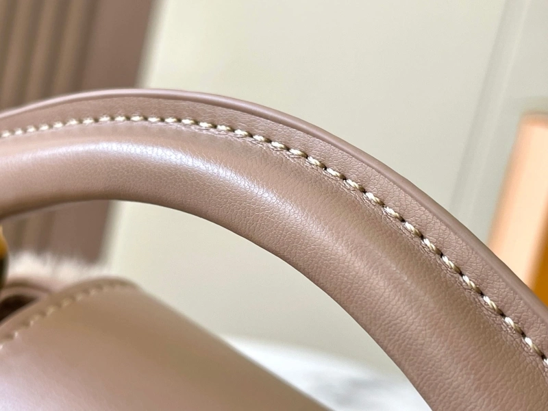 LV Capucines Bags 4233H-1209