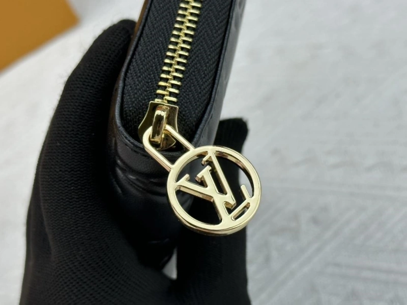 LV Wallets 4233H-1318
