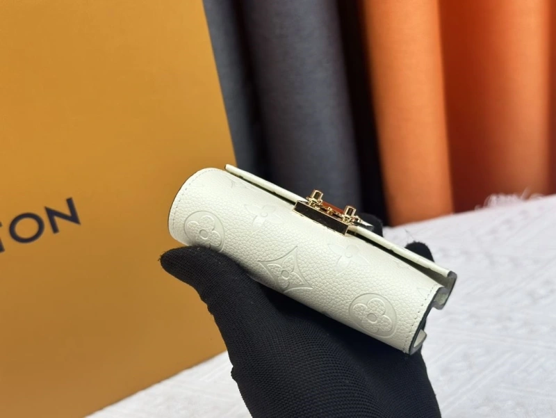 LV Wallets 4233H-1322