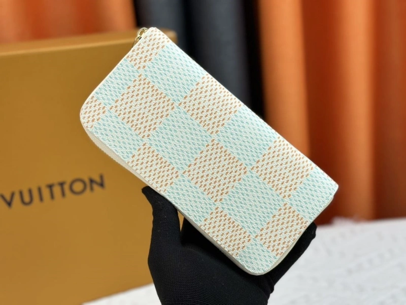 LV Wallets 4233H-1325