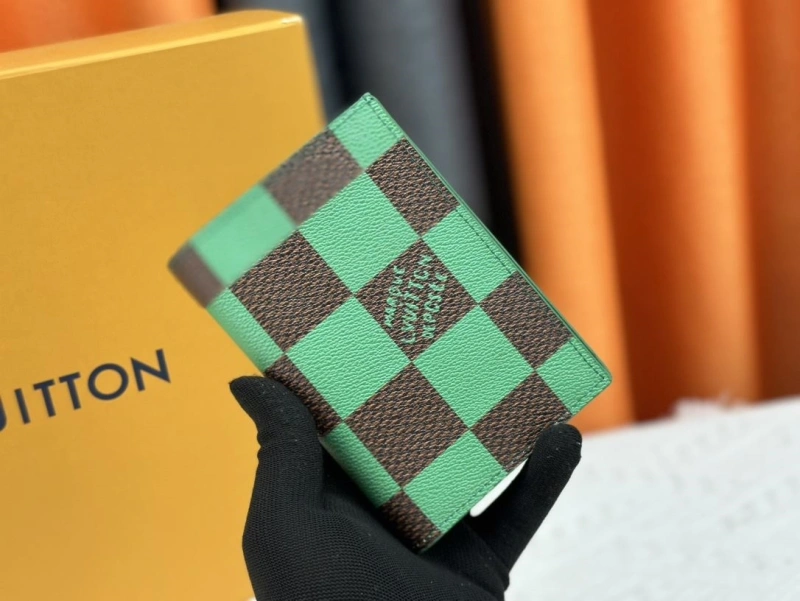 LV Wallets 4233H-1337