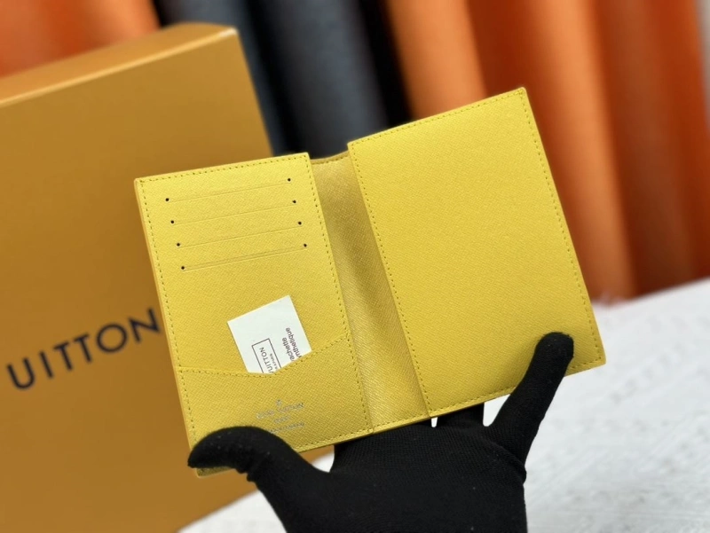 LV Wallets 4233H-1338