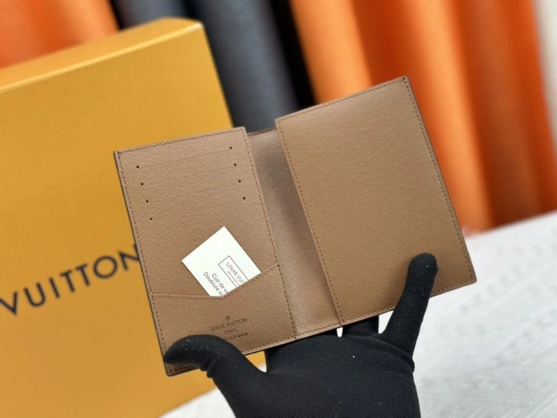 LV Wallets 4233H-1351