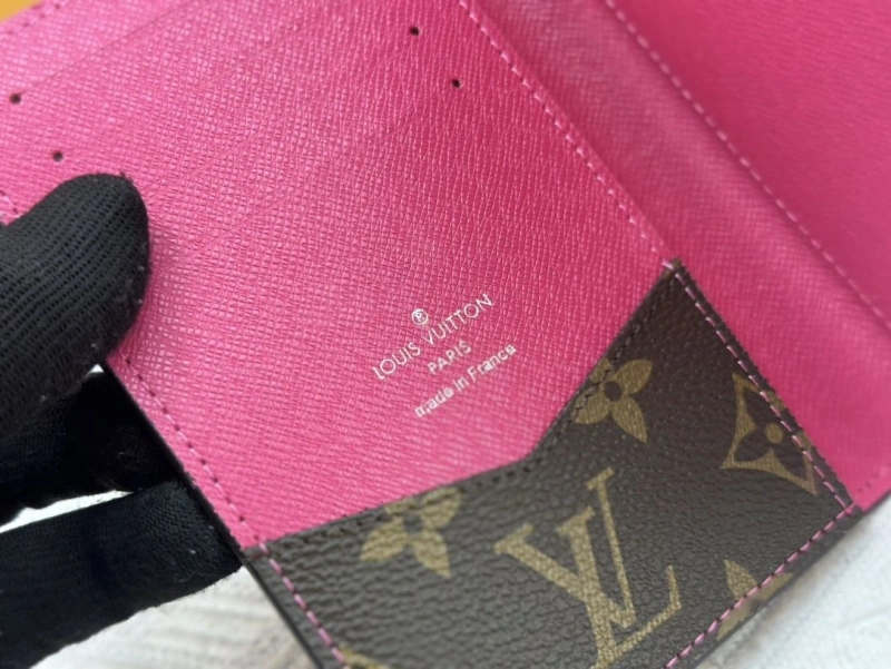 LV Wallets 4233H-1365