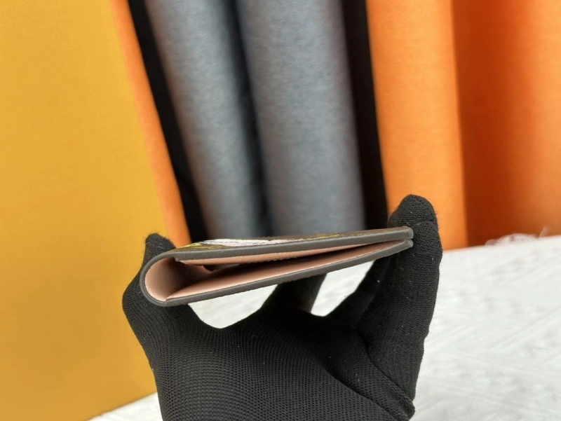 LV Wallets 4233H-1512