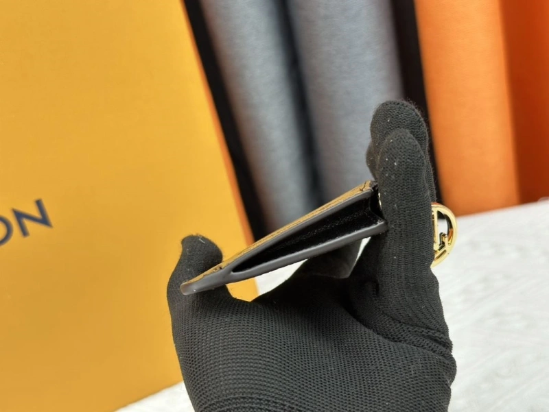 LV Wallets 4233H-1516