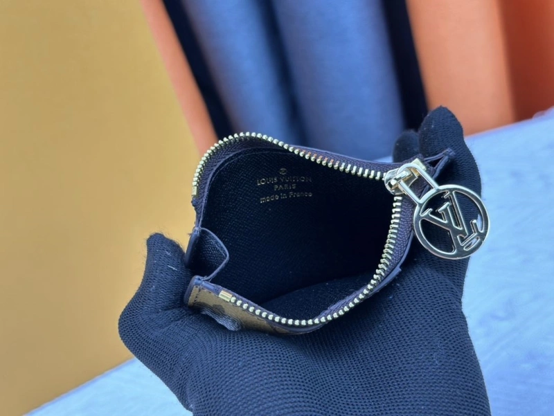 LV Wallets 4233H-1516