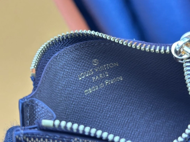 LV Wallets 4233H-1526