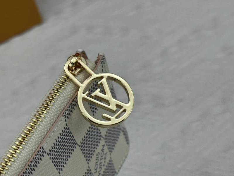 LV Wallets 4233H-1527